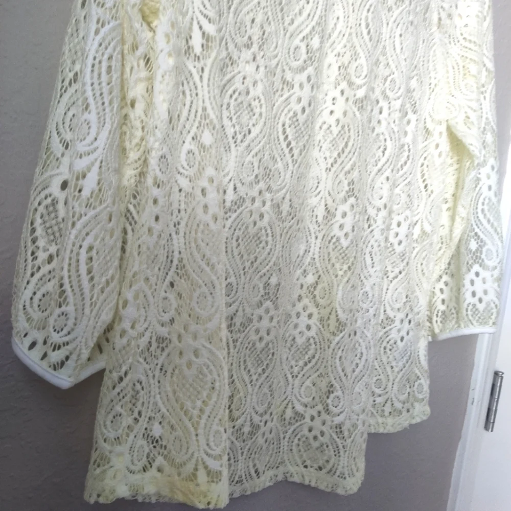 Valerie Stevens Lace Cream Off White Top Tunic size L